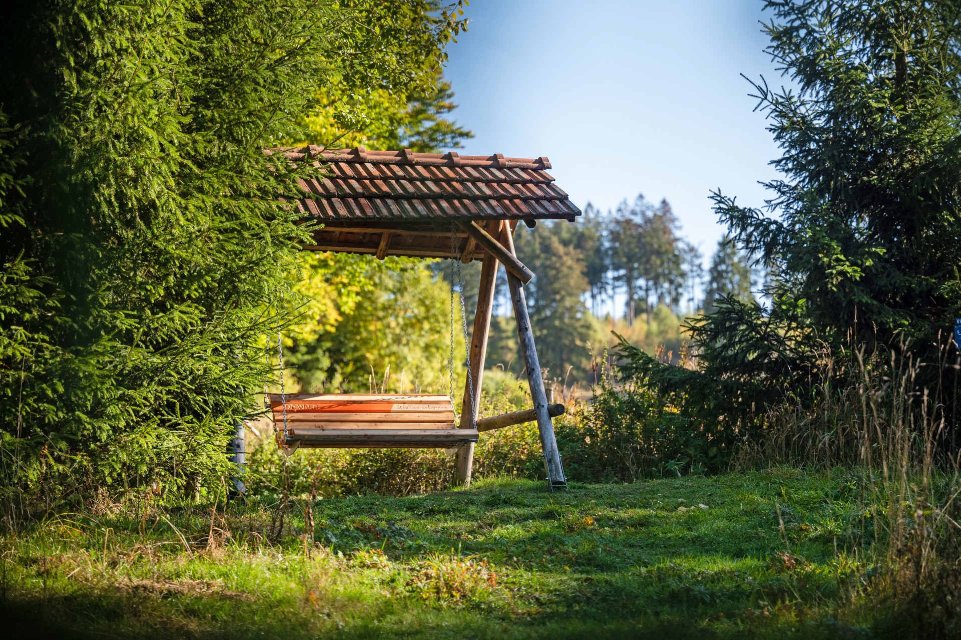 Auf der Himmelsschaukel können Wanderer den Blick schweifen lassen und entspannen. Foto: djd | Stadtverwaltung Ilmenau | Thomas Müller Auf der Himmelsschaukel können Wanderer den Blick schweifen lassen und entspannen. Foto: djd | Stadtverwaltung Ilmenau | Thomas Müller